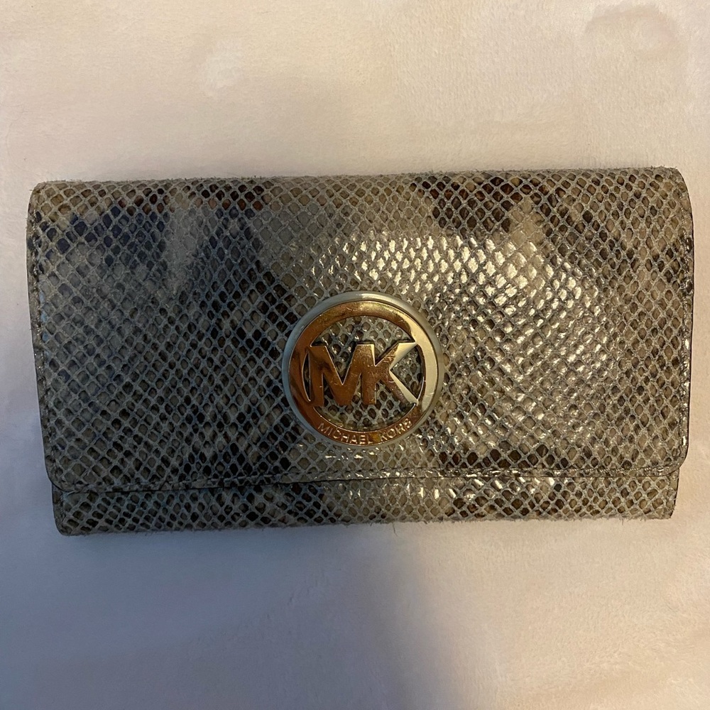 Micheal Kors Snake Print wallet
